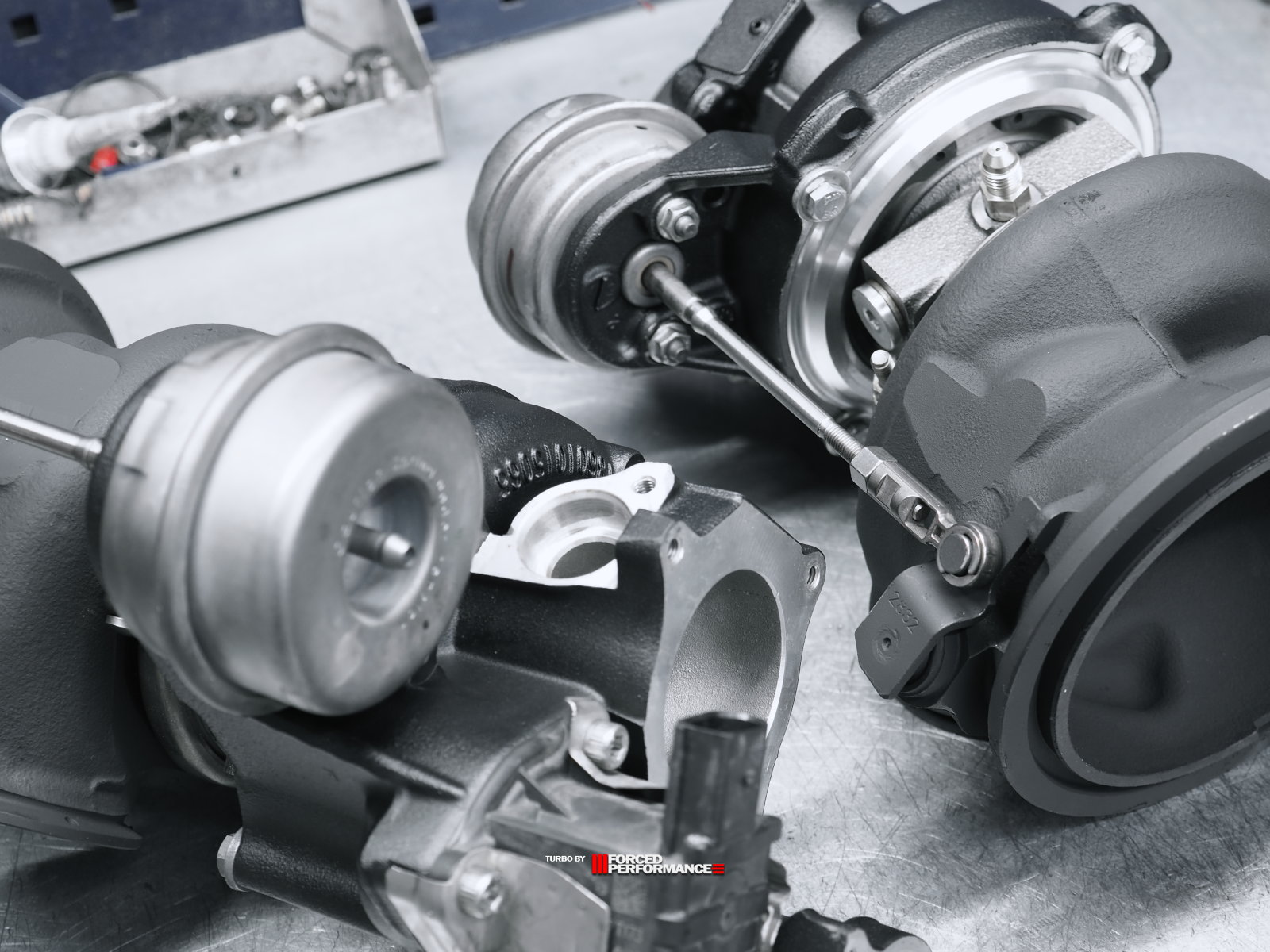 Хорошо сбалансированная и очень мощная конфигурация гибрида на 1100 hpr для мотора EA825 4.0 TFSI